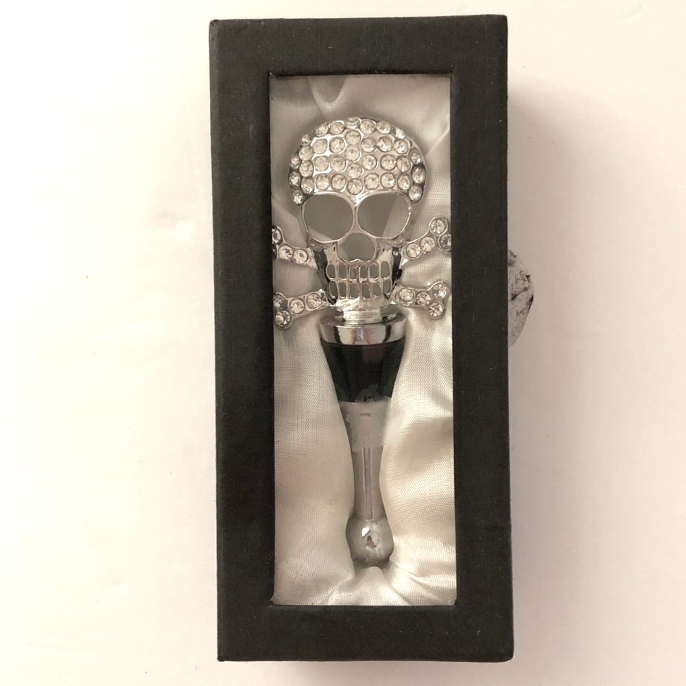 Unique Skull w/Rhinestones Bottle Stopper